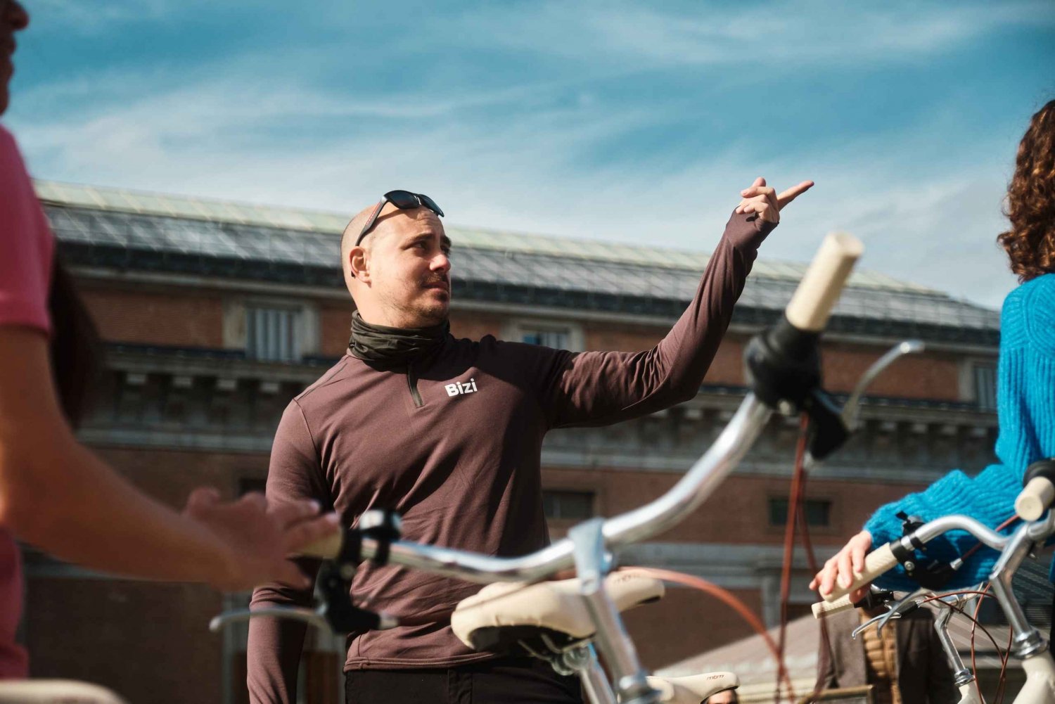 Madrid: City Highlights Guided Vintage Bike Tour
