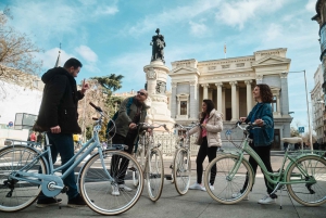Madrid: Stadens höjdpunkter guidad vintage cykeltur