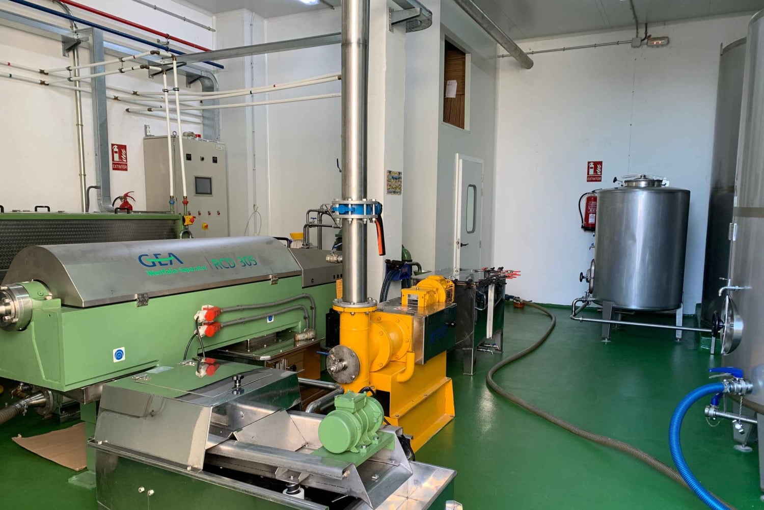 Посещение мельницы по производству оливкового масла и дегустация масла с аперитивом и блюдами и вином на пару