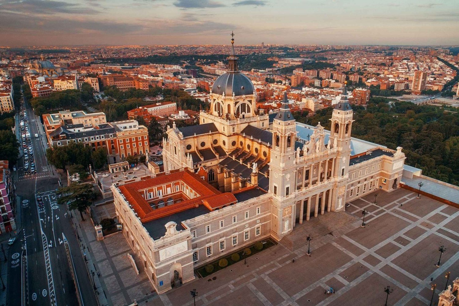 Complete Madrid: Hapsburgs, Palace and Almudena Cathedral