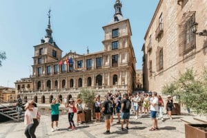 Da Madrid: Escursione guidata di un giorno a Toledo in autobus