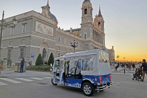 Visite des sites historiques de Madrid en tuk-tuk électrique