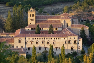 Escorial y Segovia: Tour privado en monovolumen desde Madrid