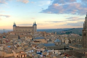 Da Madrid: Tour di un giorno a Toledo e Segovia