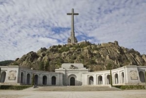 Desde Madrid: Excursión de un día a El Escorial, el Valle y Segovia