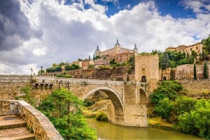 From Madrid: Full Day Trip to Segovia and Toledo