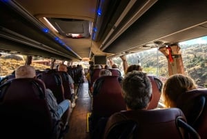 マドリード発：チンチョン、アランフェス、トレドへのガイド付き日帰り旅行