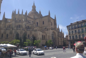 Fra Madrid: Guidet dagsudflugt til Segovia og Toledo