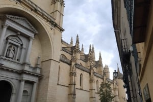 From Madrid: Guided Day Trip to Segovia, optional Alcázar