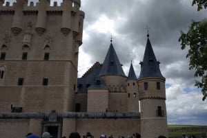 From Madrid: Guided Day Trip to Segovia, optional Alcázar