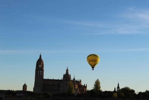 Z Madrytu: balon na ogrzane powietrze nad Segowią z transferem