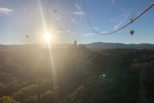 Fra Madrid: Varmluftballon over Segovia med transfer
