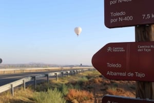 マドリッド発：トレド上空の熱気球とブランチ