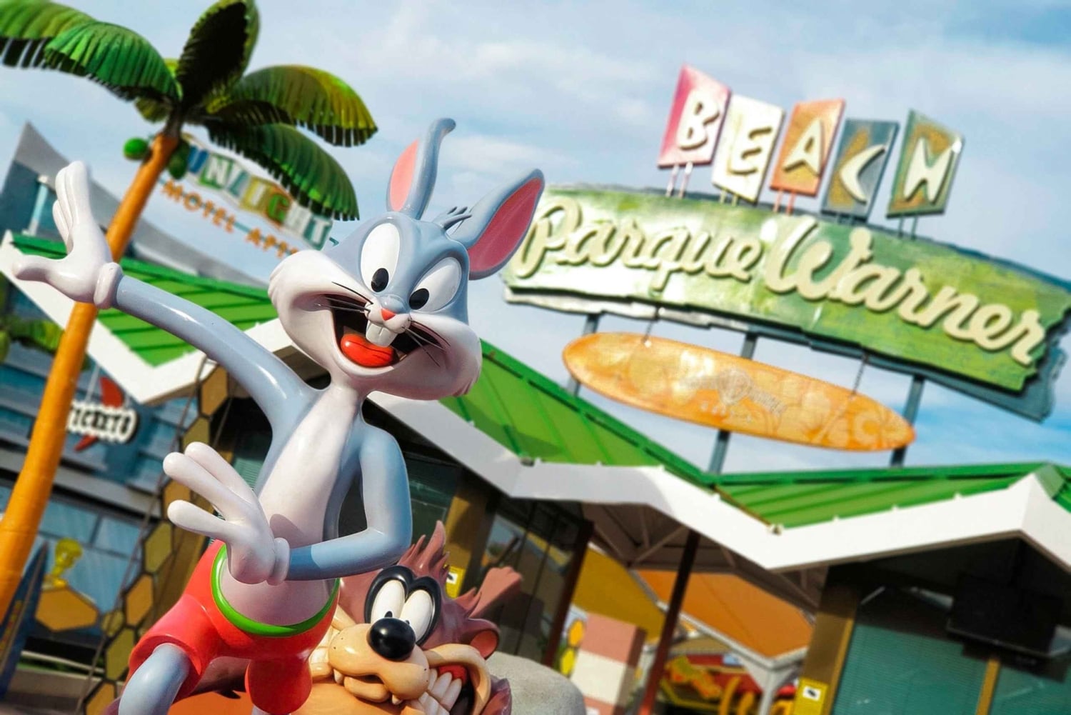 マドリード発：パルケワーナービーチウォーターパーク＆交通機関