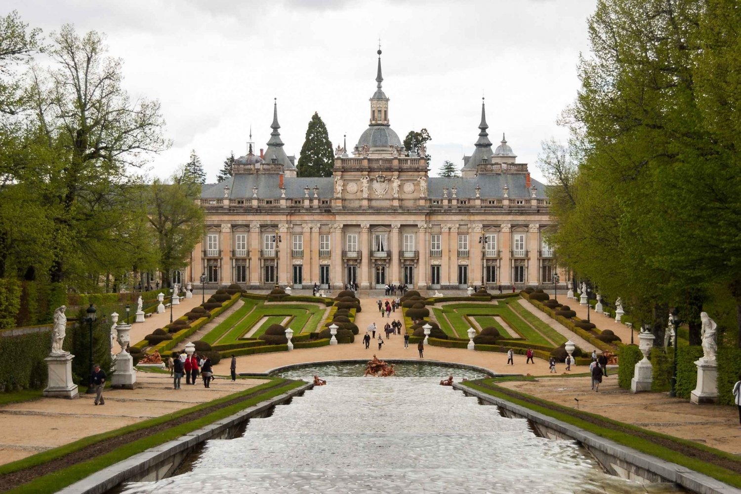 From Madrid: Segovia and La Granja Full-Day Guided Tour