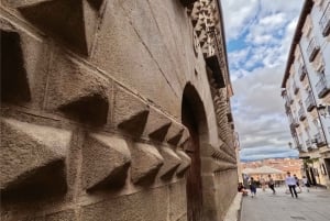 Desde Madrid: Segovia y Ávila en grupo pequeño: Alcázar y murallas