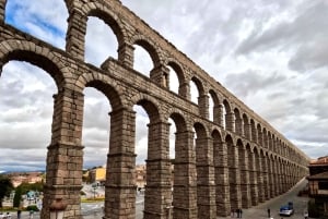 Desde Madrid: Segovia y Ávila en grupo pequeño: Alcázar y murallas