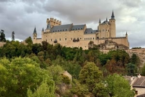 Desde Madrid: Segovia y Ávila en grupo pequeño: Alcázar y murallas