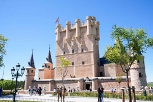 From Madrid: Segovia Tour with Cathedral and Alcazar Entry