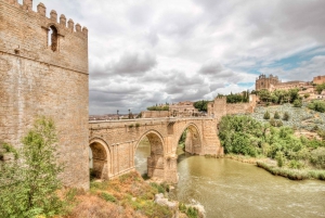From Madrid: Toledo Tour & Zip Line Experience