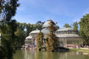 Madrid: Prado Avenue and Retiro Park Guided Walking Tour