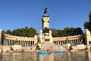 Madrid: Tour guidato a piedi del viale del Prado e del Parco del Retiro
