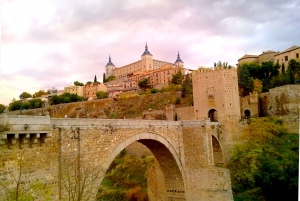 From Madrid: Guided Tour to Toledo and Segovia