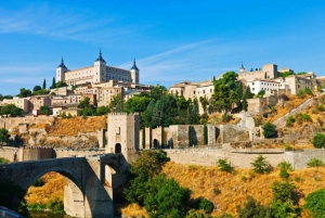 Fra Madrid: Heldagstur til middelalderbyen Toledo og Ávila