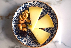 Experiência gourmet: degustação de queijos e vinhos espanhóis
