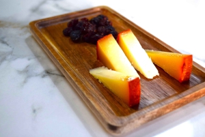 Experiência gourmet: degustação de queijos e vinhos espanhóis