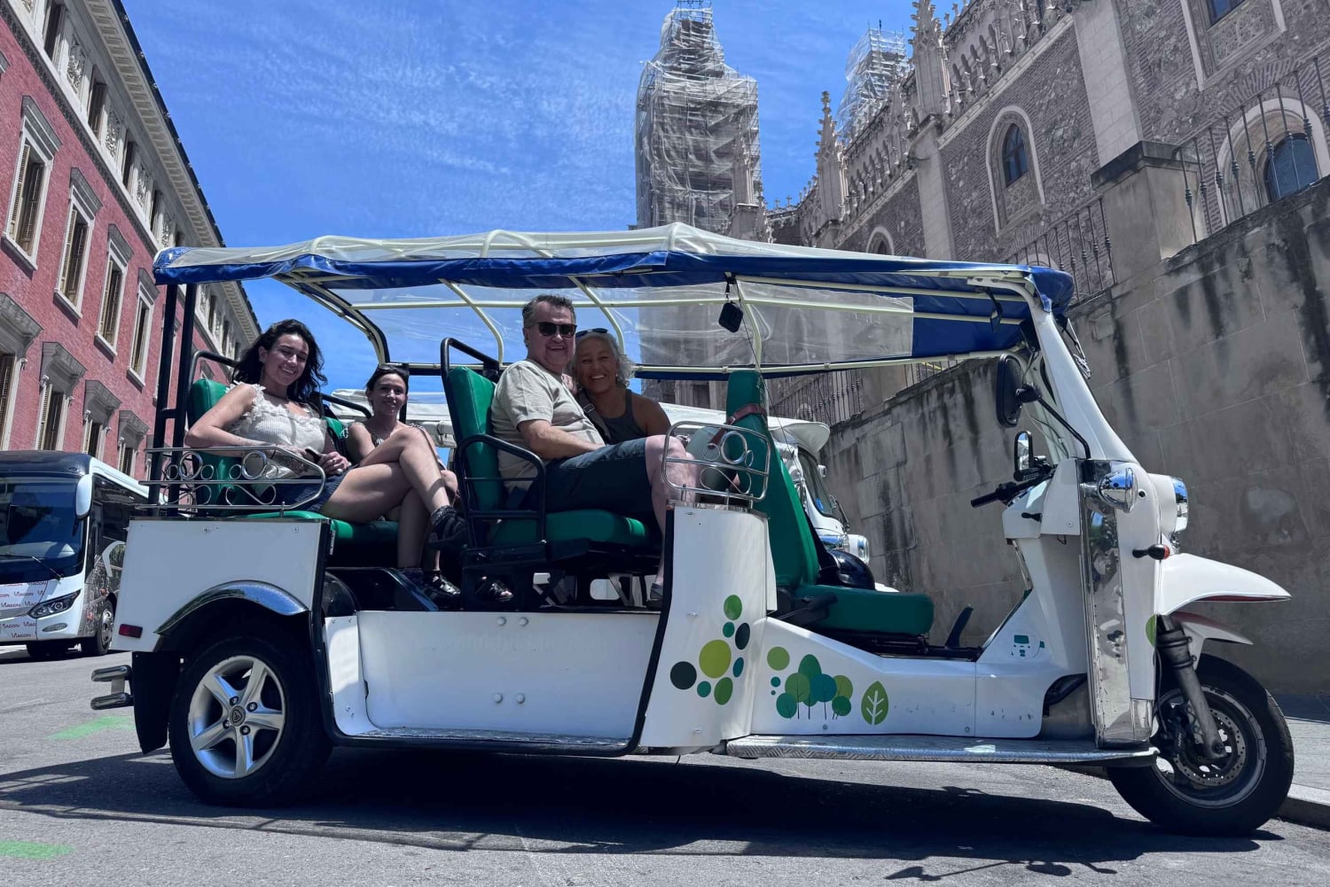 Tour guidato in tuk tuk per Madrid