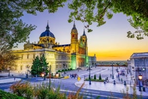 Madrid: Guidet omvisning i det kongelige slott med inngangsbillett