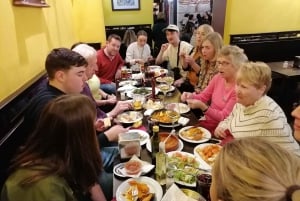 Madrid: Guided City Center Walking Tour with Drinks & Meal