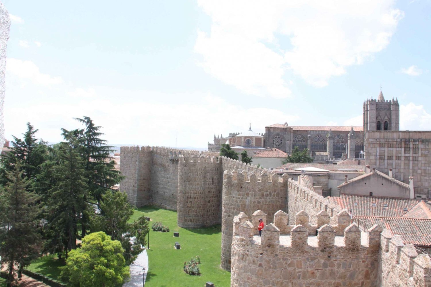 Madrid: Avila and Segovia Day Trip with Tickets to Monuments