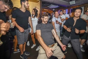 Madrid: Pub Crawl with Tapas and VIP Club Entry