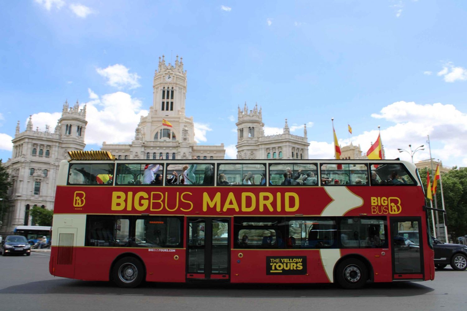 Madrid: tour con paradas libres en autobús grande con guía en directo