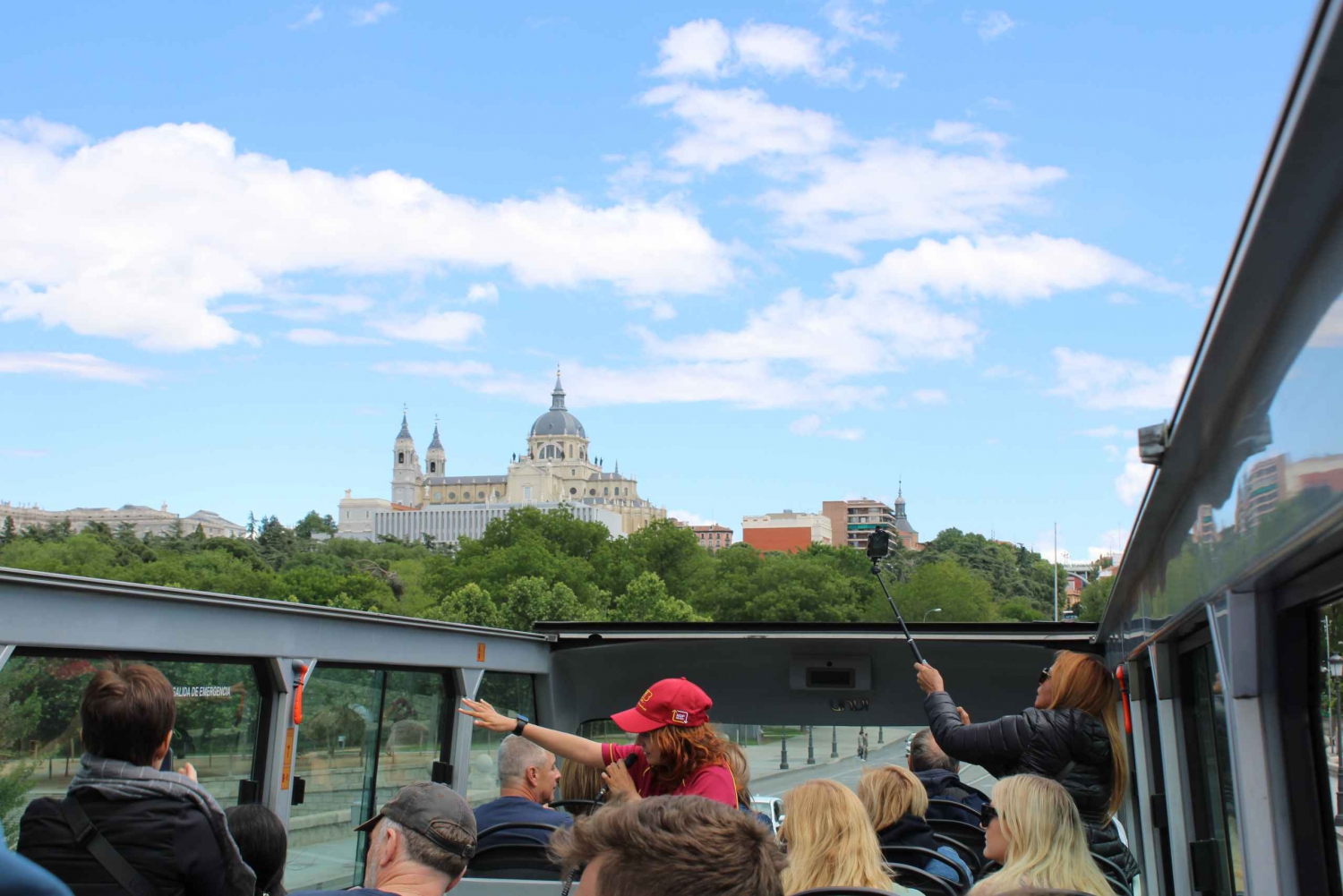 Madrid: Panoramic Open-Top Bus Day or Night Tour with Guide