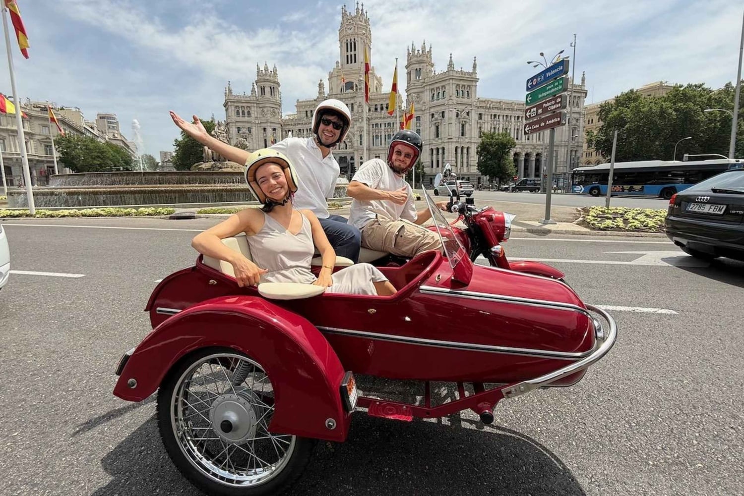 Madrid mit dem Seitenwagen: 2 Stunden ikonische Monumente