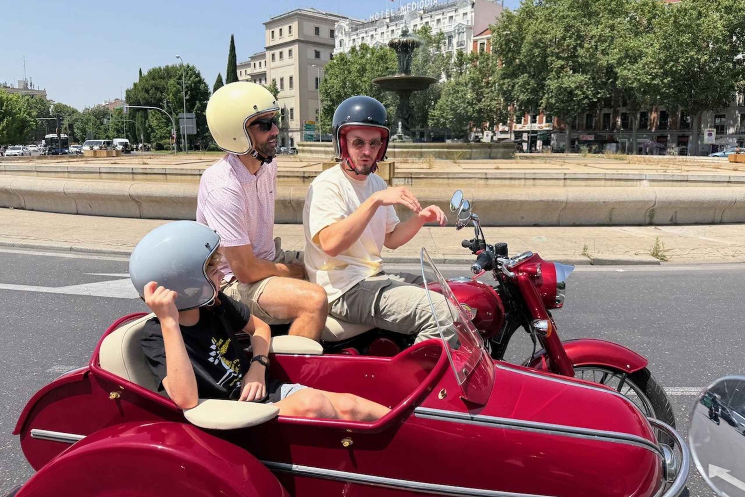 Madrid mit dem Seitenwagen: 2 Stunden ikonische Monumente