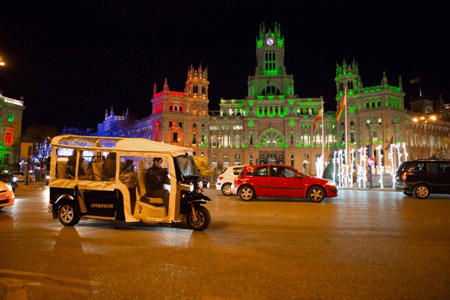 Madrid: Christmas Lights Tour by Private Electric Tuk-Tuk