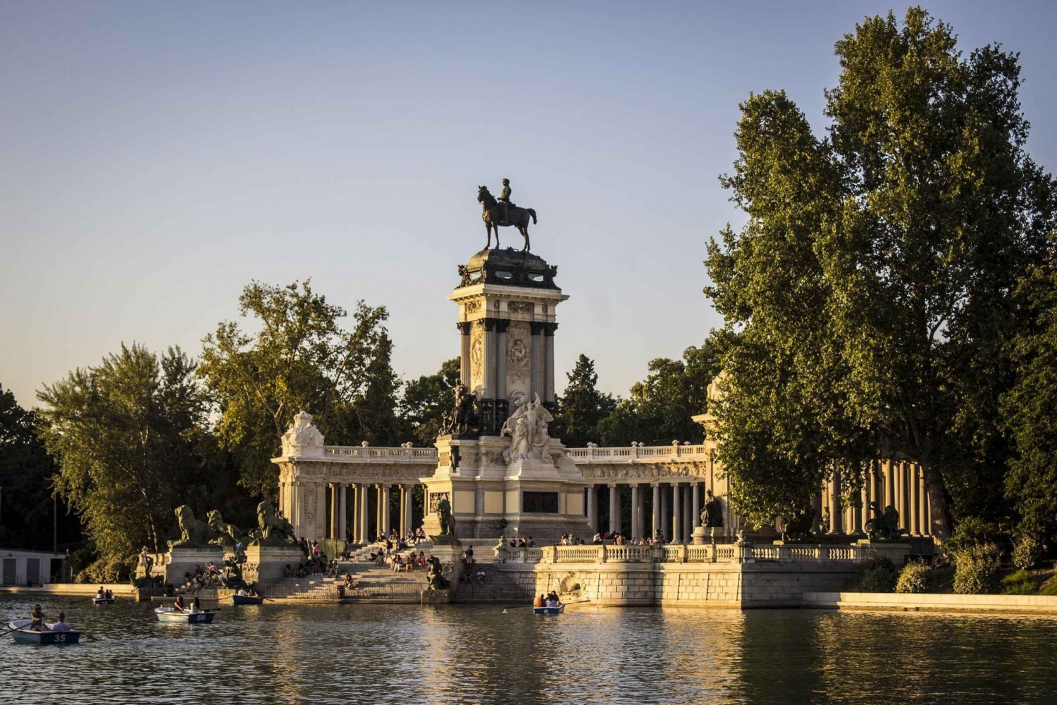 Madrid: begeleide wandeltocht op het dak van Cibeles en het Retiro-park