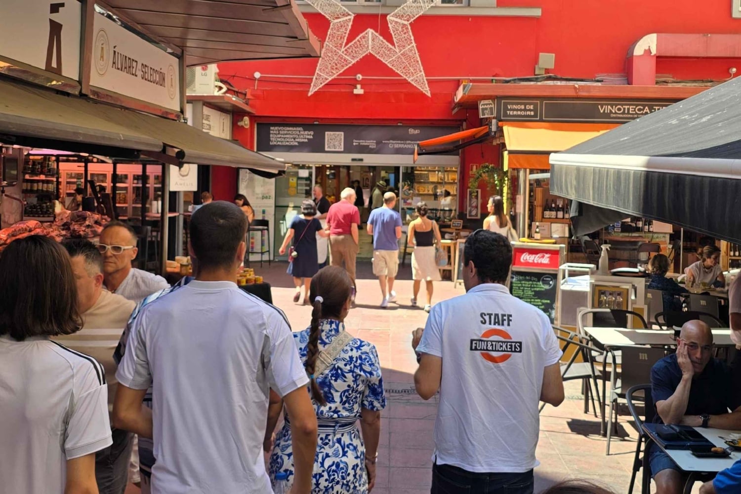 Madrid Contrasts Tour: Guided Bus and Walking Tour