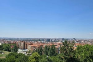 Madrid Contrasts Tour: Guided Bus and Walking Tour