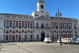 Madrid: stroll through the Austrias neighborhood option visit Prado Museum