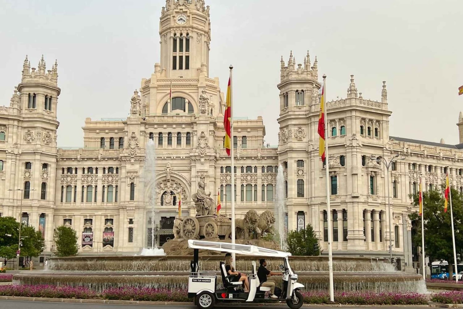 Madrid : Découvrez la ville en Tuk Tuk électrique privé