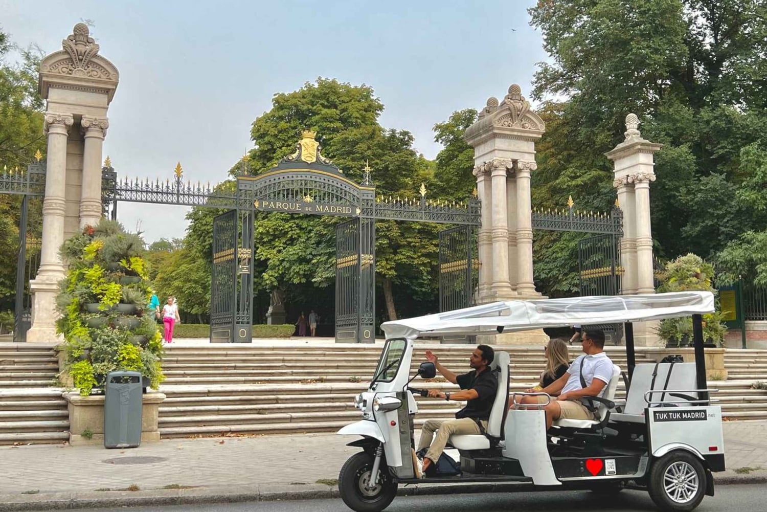 Madrid : Découvrez la ville en Tuk Tuk électrique privé