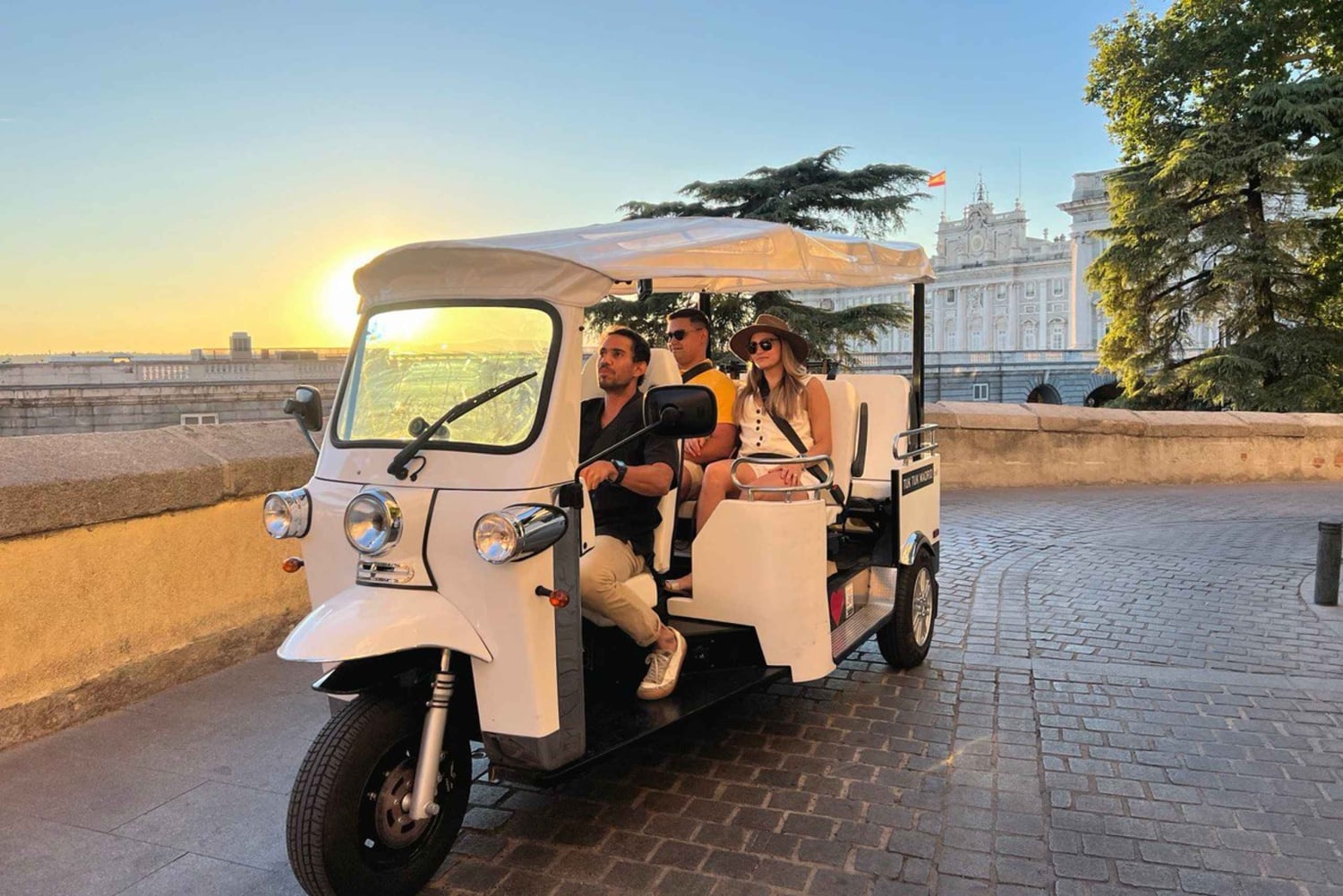 Madrid : Découvrez la ville en Tuk Tuk électrique privé