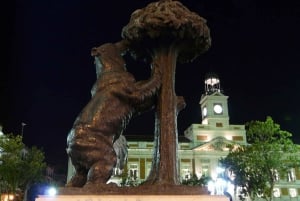 Madrid: Enchanted Evening Walking Tour in Spanish