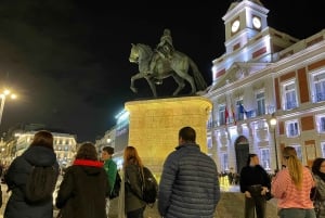 Madrid: Enchanted Evening Walking Tour in Spanish