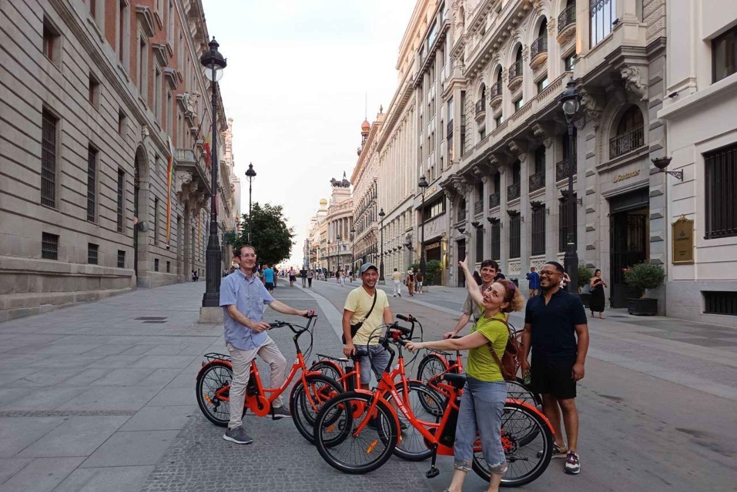 Madrid: Guided Bike or E-Bike Tour with Local Guide